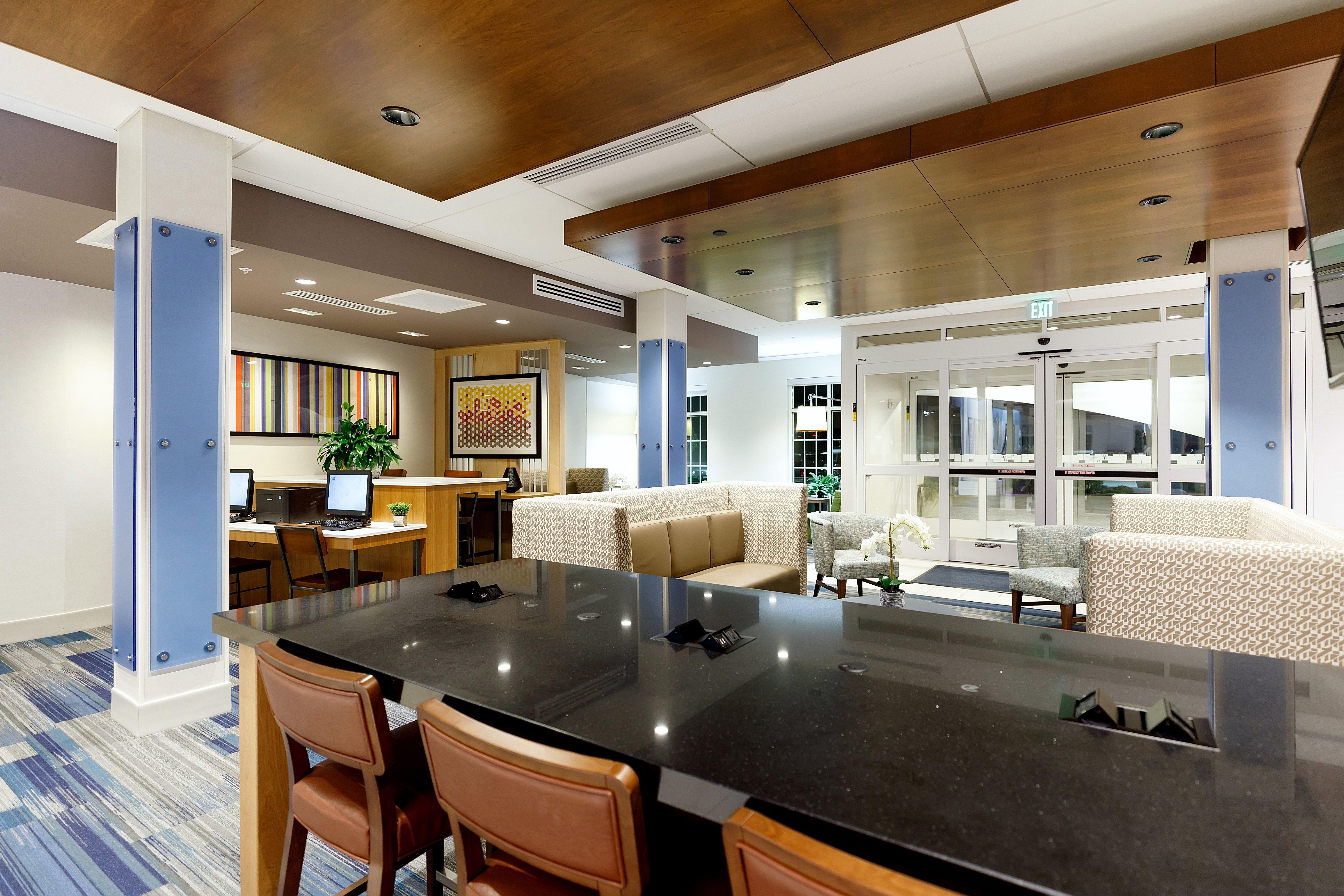 Holiday Inn Express & Suites - Sturbridge By Ihg Экстерьер фото