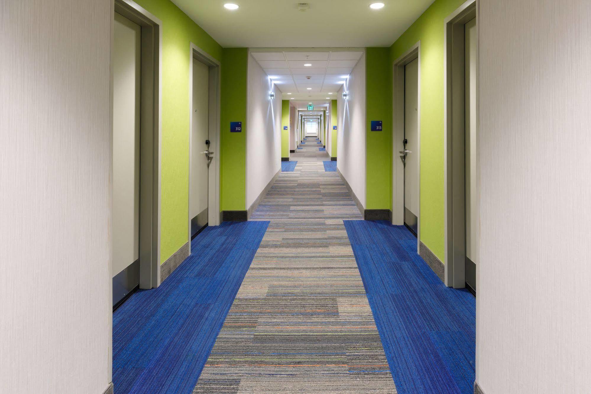 Holiday Inn Express & Suites - Sturbridge By Ihg Экстерьер фото