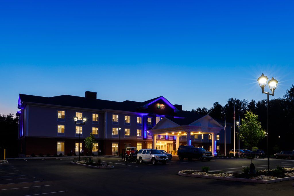 Holiday Inn Express & Suites - Sturbridge By Ihg Экстерьер фото